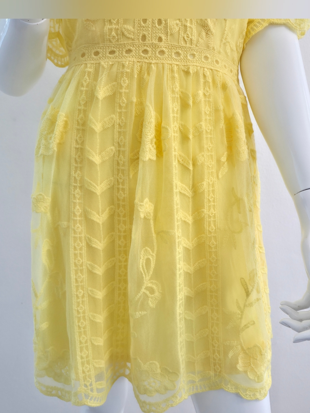 Socialite Yellow Floral Lace V-Neck Mini Dress Size Small - Picture 4 of 16